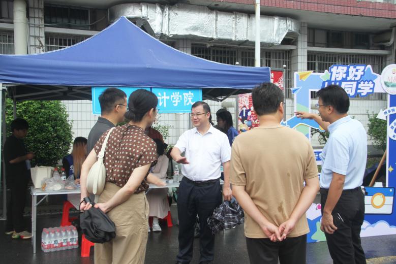 william威廉中文官网2025级研究生迎新工作圆满完成